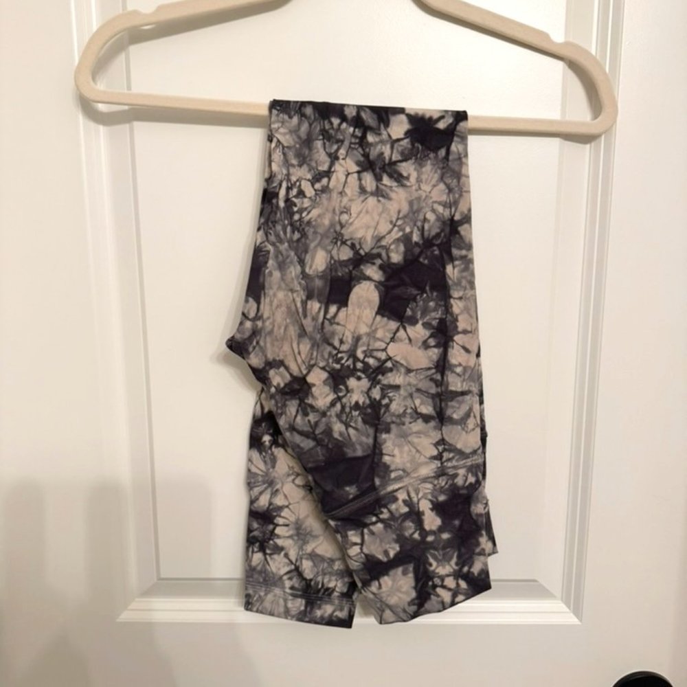 Lululemon Tie Dye Leggings - Size 2 (Fits Like a 4), Good Used Condition